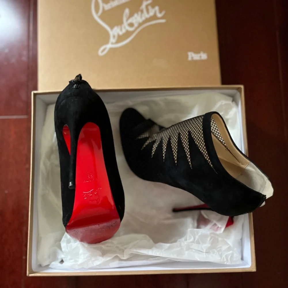 Size 8 CL’s - Picture 2 of 5